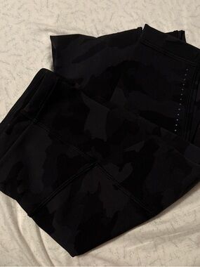 Lululemon swift speed HR tight 28". size 6. good condition. black camo